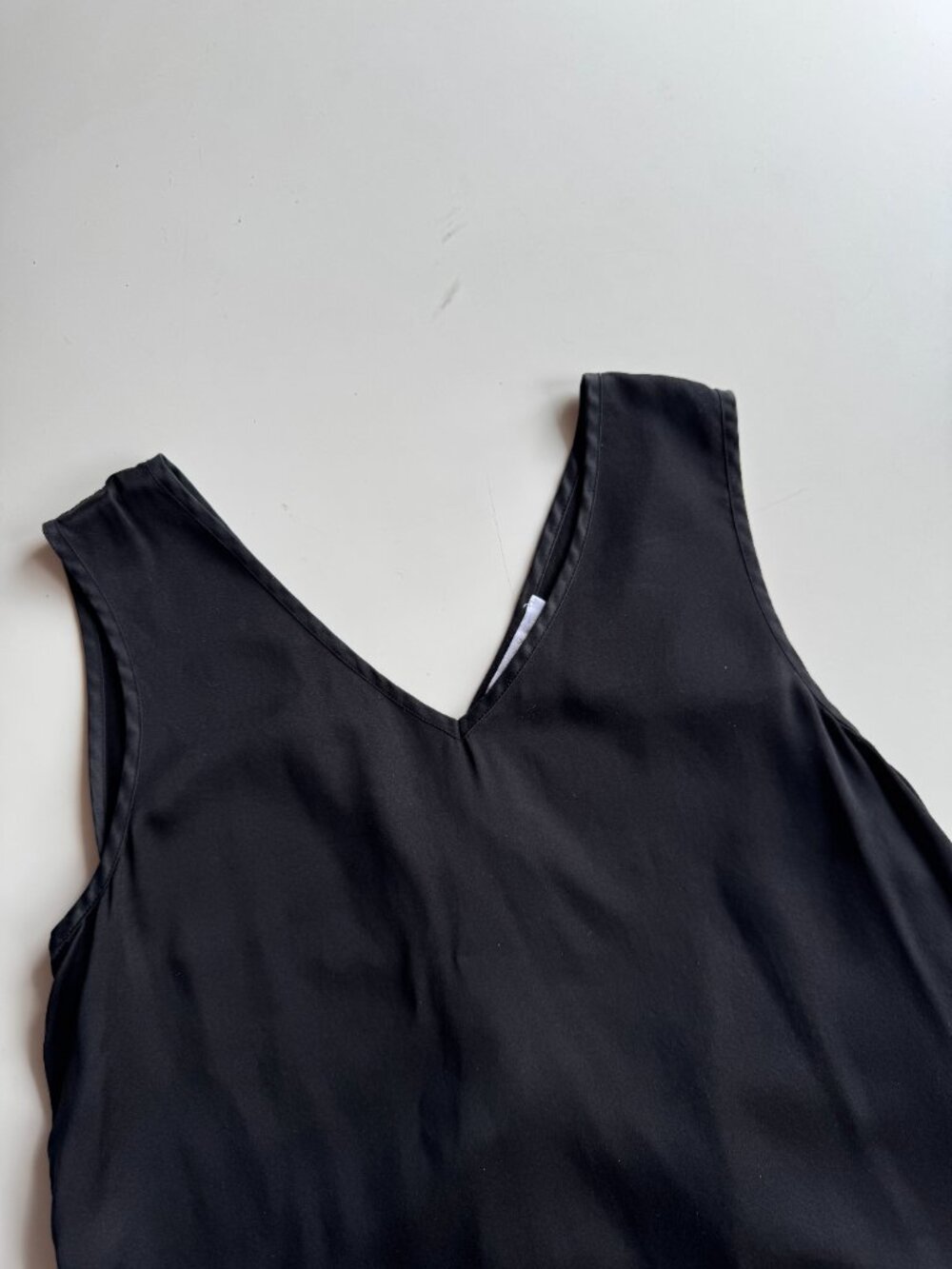 LUNYA Black Washable 100% Silk Crepe V-Neck Open Back A-Line Tank, Size XS - Picture 6 of 12